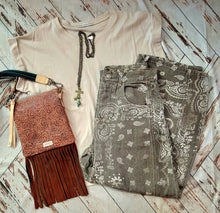 Load image into Gallery viewer, Paisley Printed Barrel Jeans