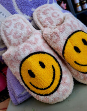 Load image into Gallery viewer, Happy Face Slippers
