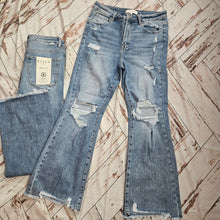 Load image into Gallery viewer, The Riley Distressed Jeans
