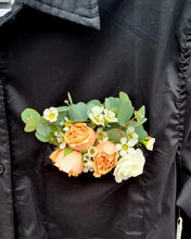 Load image into Gallery viewer, Pocket Boutonnières

