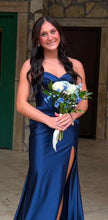 Load image into Gallery viewer, Prom Bouquet
