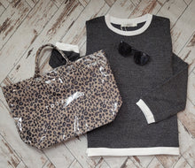 Load image into Gallery viewer, Colorblock Crewneck Knit Top
